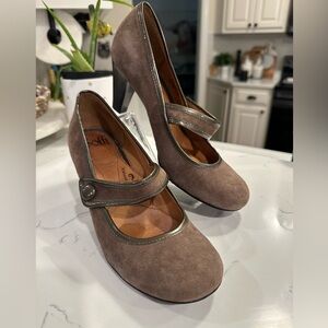 ⭐️⭐️ Sofft suede leather Mary Jane pumps brown 7.5 heels shoes Academic